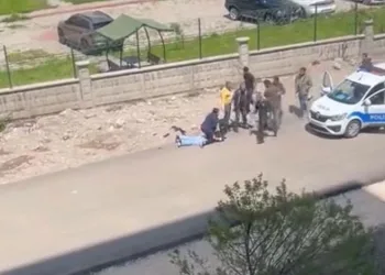 Caminin sadaka kutusundan hırsızlık kamerada