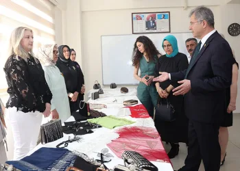 Genç sanatçılar eserlerini karekodla dijitale taşıdı