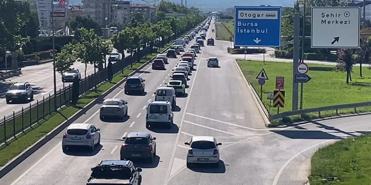 Bayram dönüş trafiği İnegöl’de yoğunlaştı
