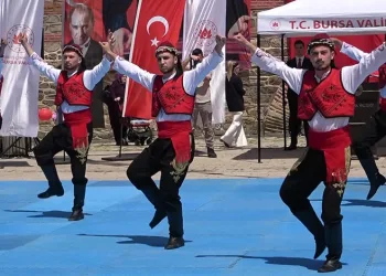 Camisiz minare köyün sembolü oldu