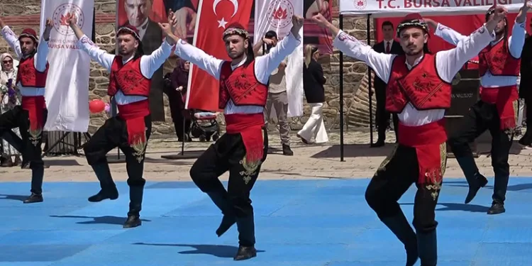Camisiz minare köyün sembolü oldu