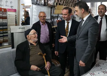 Koltuk fabrikasında korkutan yangın: 2 kişi dumandan etkilendi