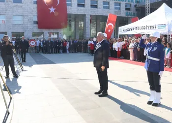 Camisiz minare köyün sembolü oldu