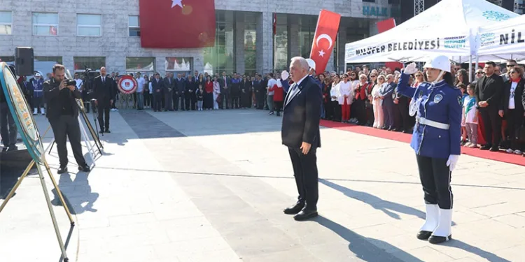 Camisiz minare köyün sembolü oldu