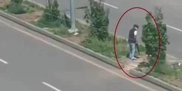 Caminin sadaka kutusundan hırsızlık kamerada