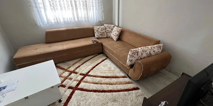 Koltuk fabrikasında korkutan yangın: 2 kişi dumandan etkilendi