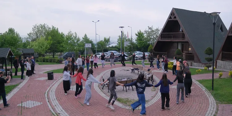 İnegöl’de gençlerin bilim kampı başladı