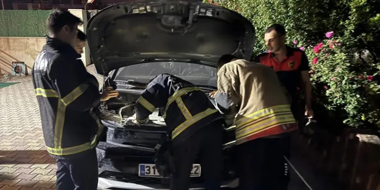 Yanan kamyonete ilk müdahaleyi beton mikseri yaptı