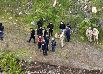 Adana’yı sağanak yağış vurdu, yollar göle döndü