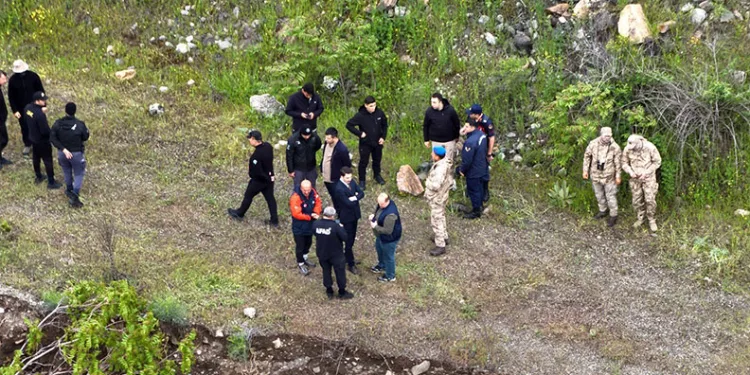 Adana’yı sağanak yağış vurdu, yollar göle döndü