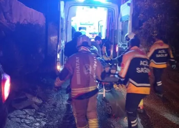 Samandağ’da şarampole devrilen otomobilin sürücüsü yaralandı