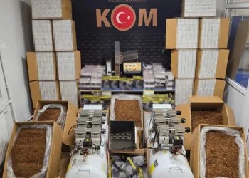 Samandağ’da şarampole devrilen otomobilin sürücüsü yaralandı