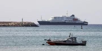 Samandağ’da şarampole devrilen otomobilin sürücüsü yaralandı