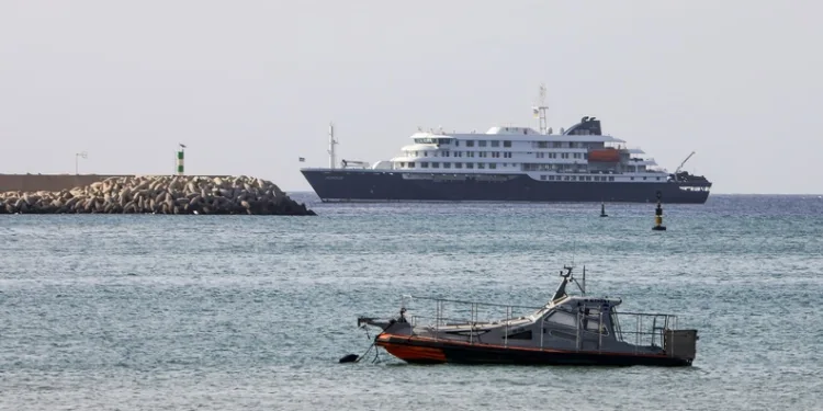 Samandağ’da şarampole devrilen otomobilin sürücüsü yaralandı