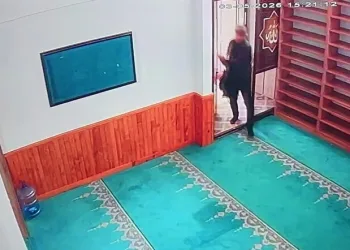Samandağ’da şarampole devrilen otomobilin sürücüsü yaralandı