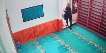 Samandağ’da şarampole devrilen otomobilin sürücüsü yaralandı