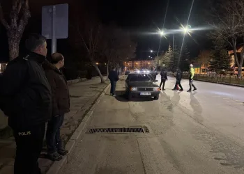 Samandağ’da şarampole devrilen otomobilin sürücüsü yaralandı