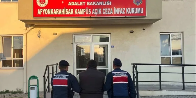 Samandağ’da şarampole devrilen otomobilin sürücüsü yaralandı