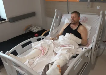Samandağ’da şarampole devrilen otomobilin sürücüsü yaralandı