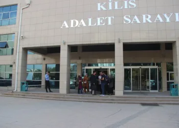 Samandağ’da şarampole devrilen otomobilin sürücüsü yaralandı