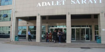 Samandağ’da şarampole devrilen otomobilin sürücüsü yaralandı
