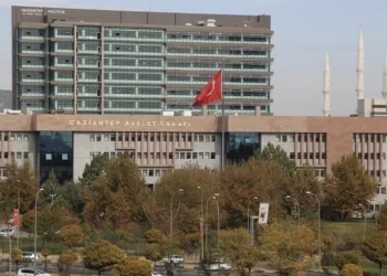 Samandağ’da şarampole devrilen otomobilin sürücüsü yaralandı