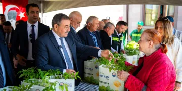 Gölbaşı’nda vatandaşlara 190 bin ata tohumu fidesi dağıtıldı