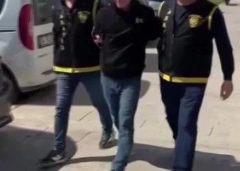 Anneler Günü’nde 80 yaşındaki annesini darp etti