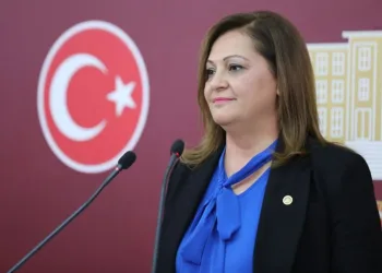 Afyonkarahisar Belediye Başkanı Burcu Köksal AK Parti’ye geçti