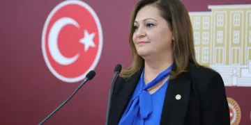 Afyonkarahisar Belediye Başkanı Burcu Köksal AK Parti’ye geçti