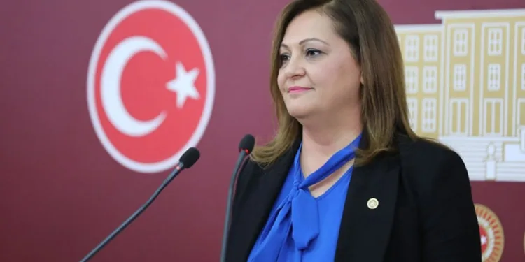 Afyonkarahisar Belediye Başkanı Burcu Köksal AK Parti’ye geçti