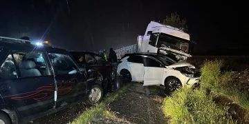 Uşak’ta TIR 6 aracı biçti. 4 kişilik aile yok oldu