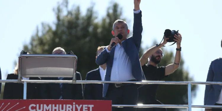 Özel’den Kılıçdaroğlu’na seçim teklifi: Kazananın elini öpeceğim