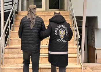 Samandağ’da şarampole devrilen otomobilin sürücüsü yaralandı