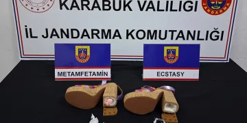 Kadın ayakkabısının topuğundan uyuşturucu çıktı: 3 şüpheli adliyede