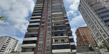 Gaziantep’teki ‘süper hücre’ balkon duvarlarını yıktı, camları patlattı