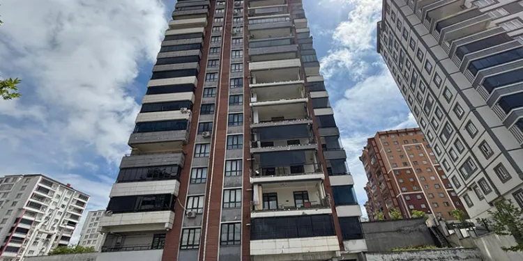 Gaziantep’teki ‘süper hücre’ balkon duvarlarını yıktı, camları patlattı