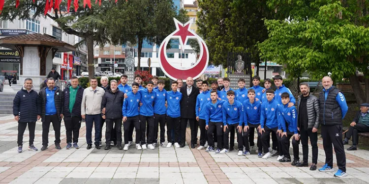 Başkan Aydın, Türkiye Şampiyonası’na Giden Orhangazi Futbol Kulübü U18 Takımını Uğurladı