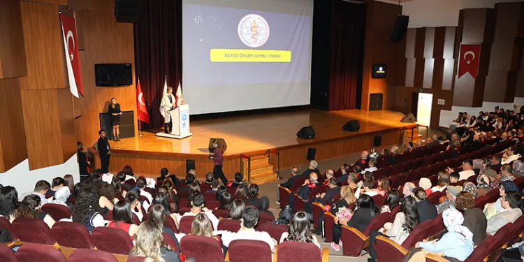 Geleceğin veteriner hekimleri beyaz önlüklerini giydi