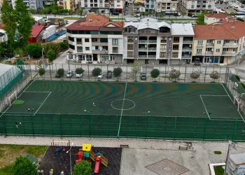 Gemlik’te Halı Sahalar Yenilendi