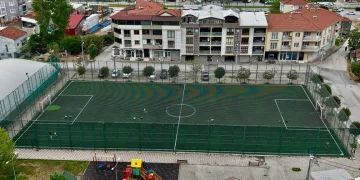 Gemlik’te Halı Sahalar Yenilendi