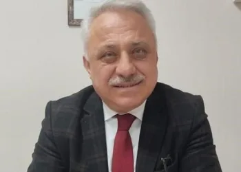 Bursa siyasetinin tanınan ismi eczacı Ayhan Özbek hayatını kaybetti