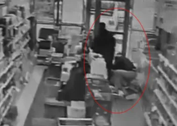 Bursa’da markette kalp krizi geçiren müşteriyi jandarma kurtardı