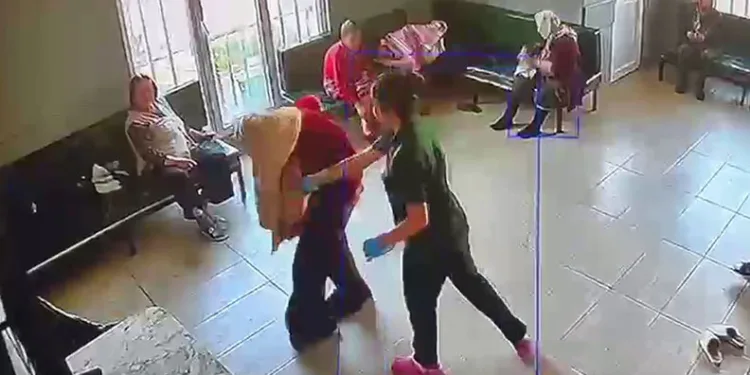 Yaşlı bakım merkezinde skandal görüntüler