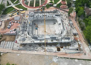 Atatürk Spor Salonu hızla yükseliyor