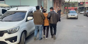 ”Bu araç benim” diyerek araçtan inmeyen kadın tutuklandı