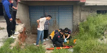 İki yaşındaki çocuk oynadığı 2. kattaki balkondan düştü