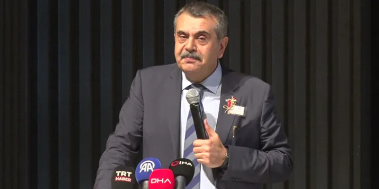 “Milli şuurumuz, milli bilincimiz her daim zinde olmalı”