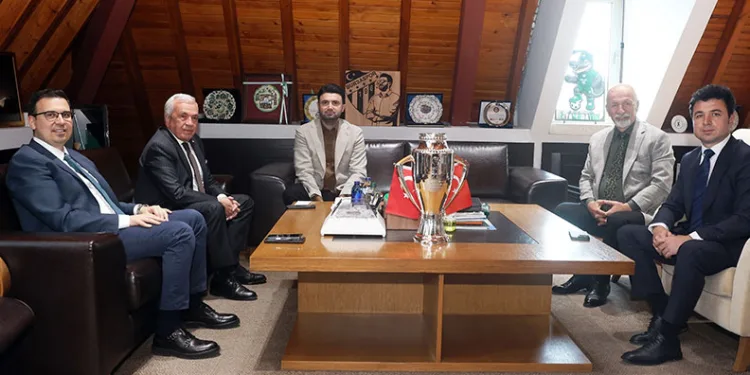 Şadi Özdemir’den Bursaspor’a tebrik ziyareti