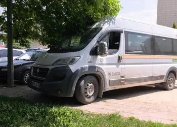 Bursa’da servis aracının çarptığı yaşlı adam yaralandı